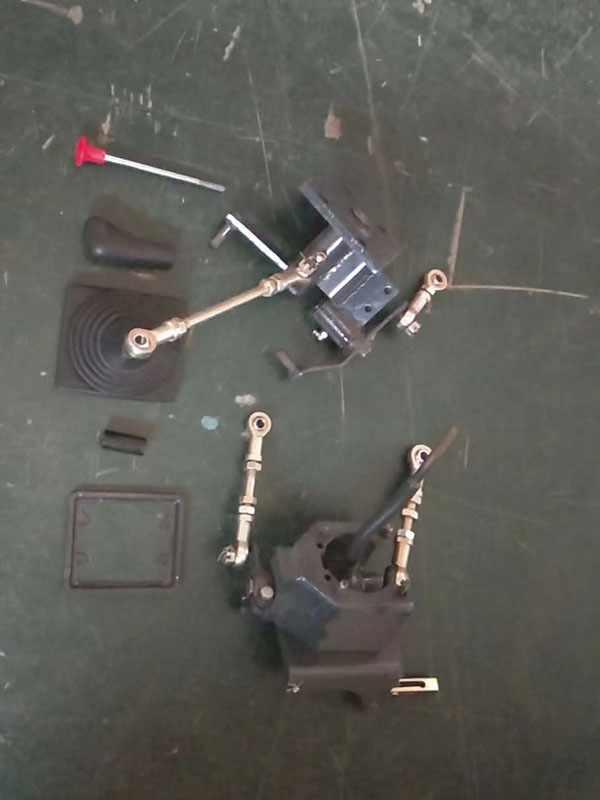铲刀操纵总成